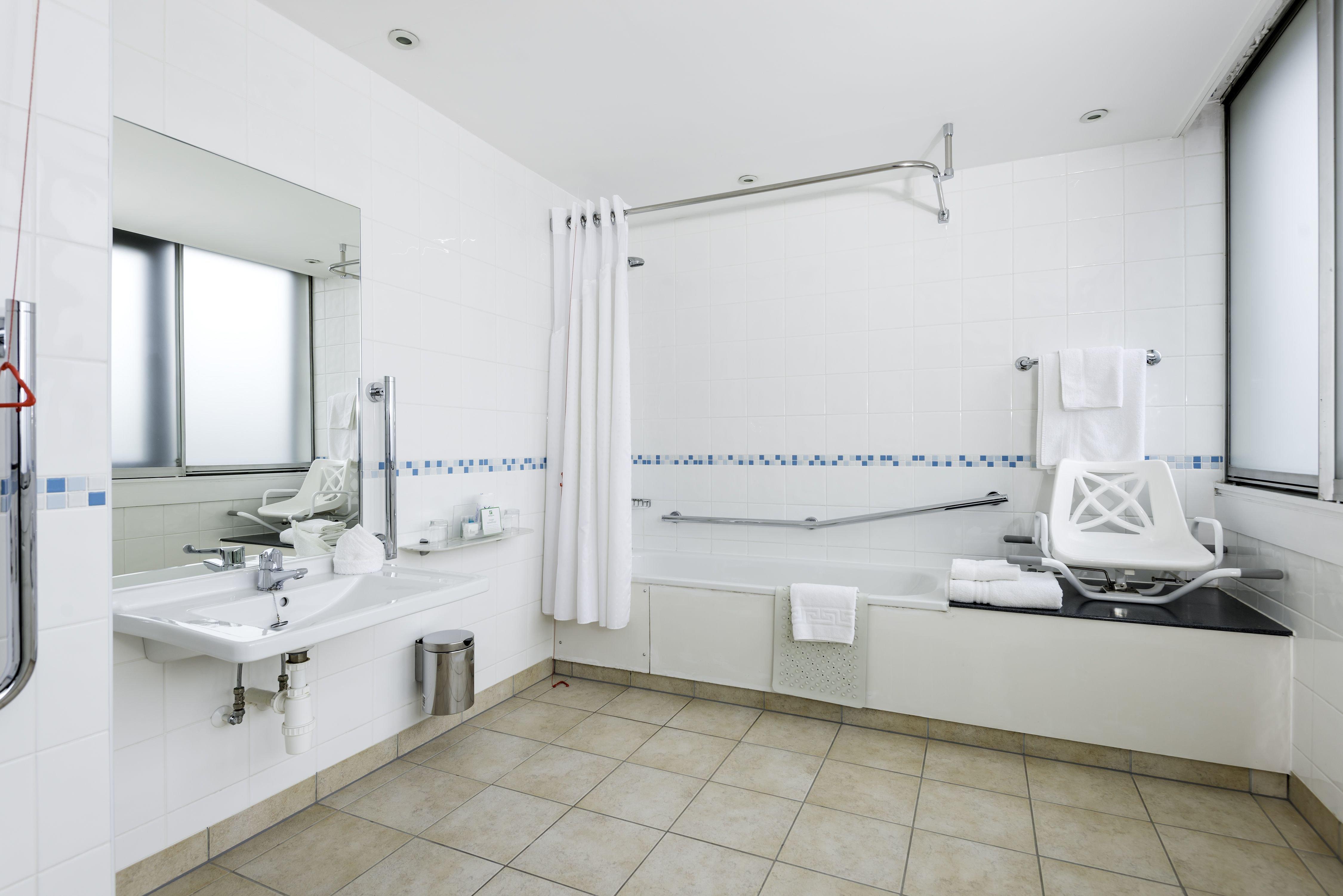 holiday inn express glasgow airport by ihg