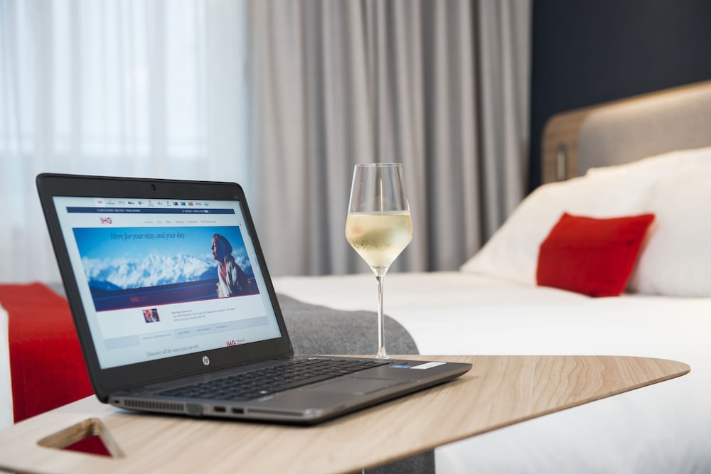 holiday inn express glasgow airport by ihg