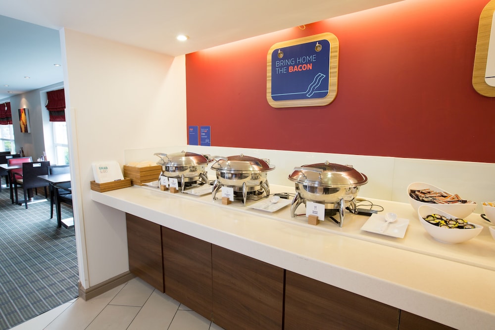 holiday inn express glasgow airport by ihg