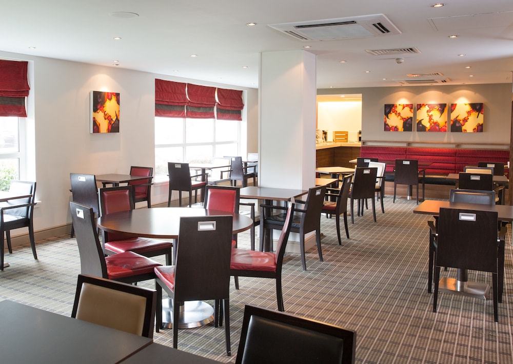 holiday inn express glasgow airport by ihg