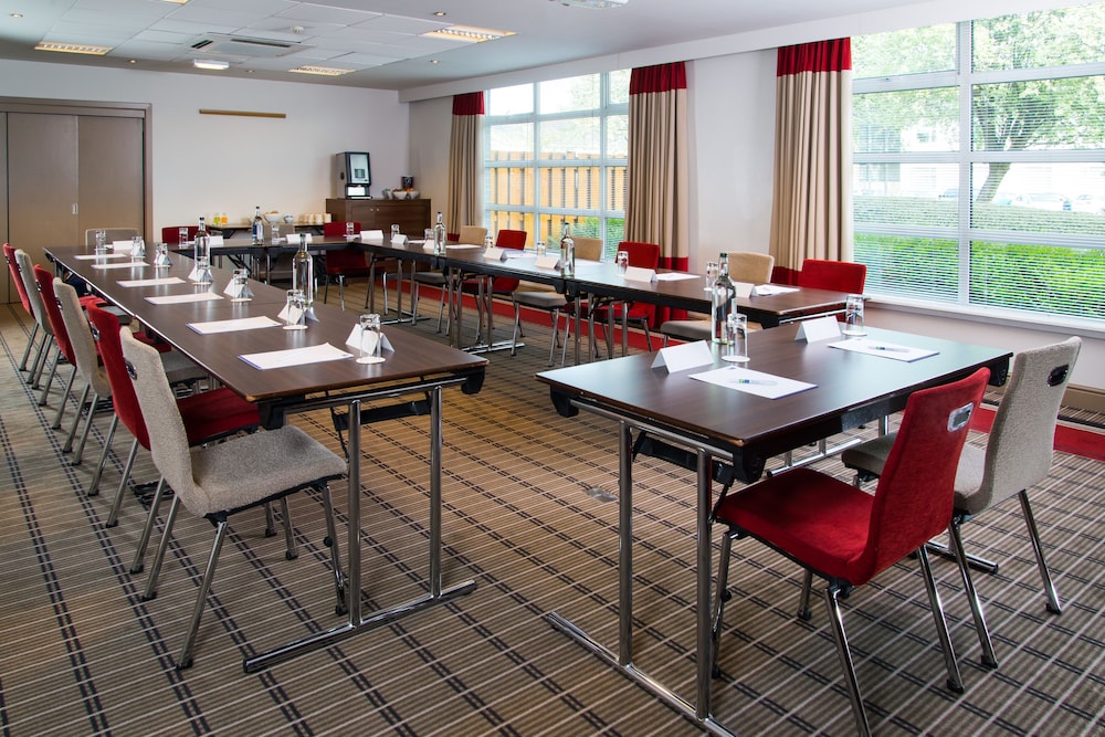 holiday inn express glasgow airport by ihg