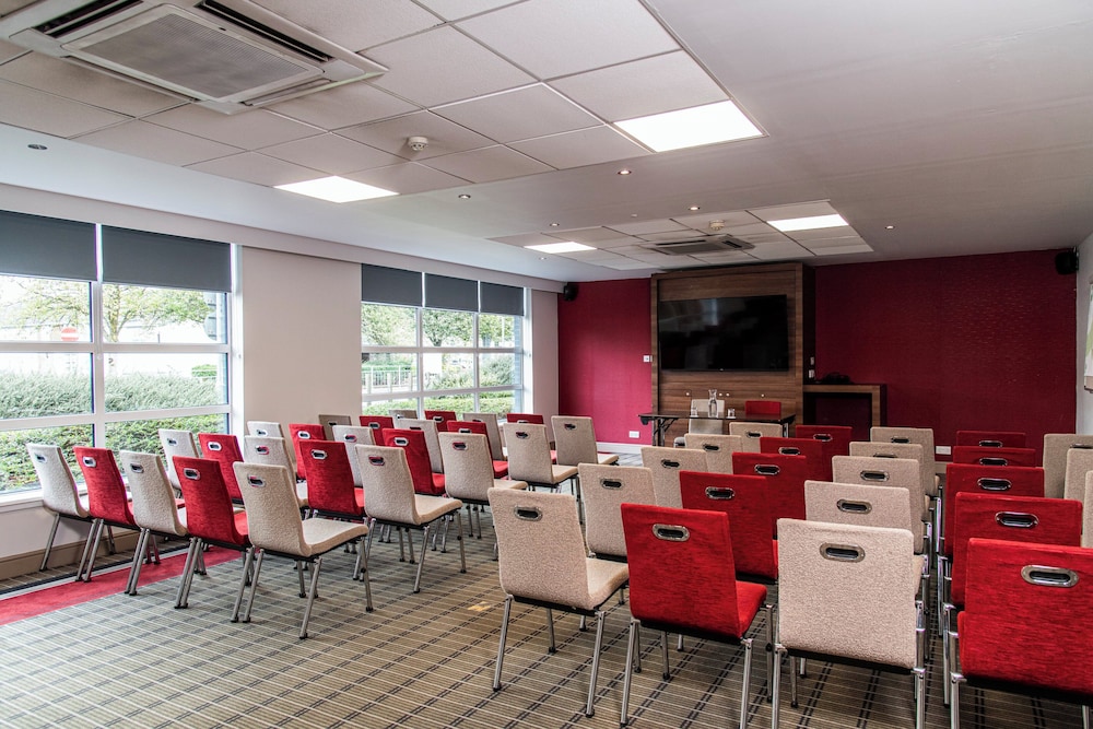 holiday inn express glasgow airport by ihg