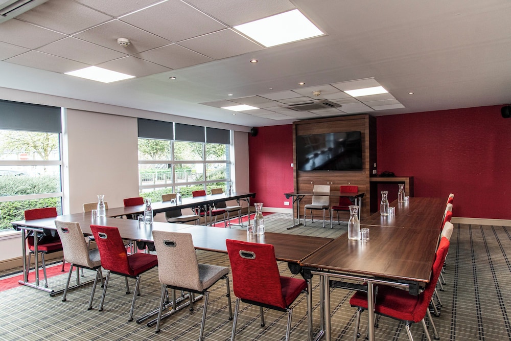 holiday inn express glasgow airport by ihg