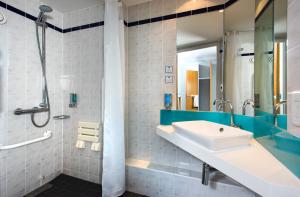 Holiday Inn Express Glasgow Airport By Ihg,Near Paisley Abbey,3 star