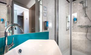 Holiday Inn Express Glasgow Airport By Ihg,Near Paisley Abbey,3 star