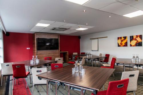 holiday inn express glasgow airport by ihg
