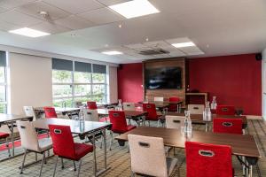 holiday inn express glasgow airport by ihg