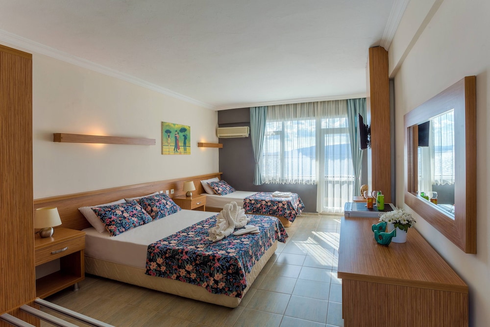 aqua nina hotel
