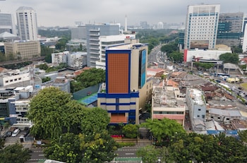 ashley tugu tani menteng