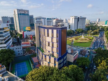 ashley tugu tani menteng