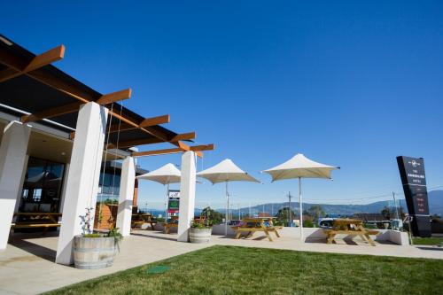 shoreline hotel