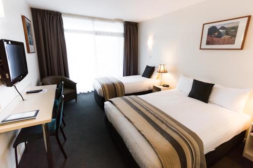 shoreline hotel