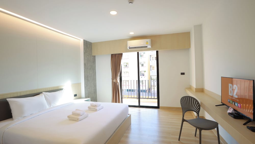 b2 bang saen premier hotel