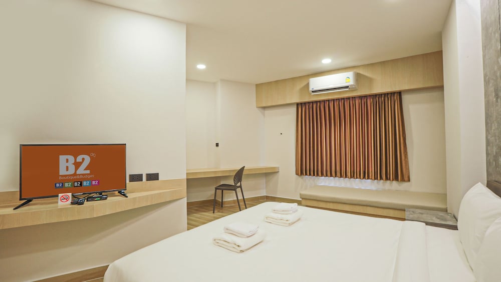 b2 bang saen premier hotel