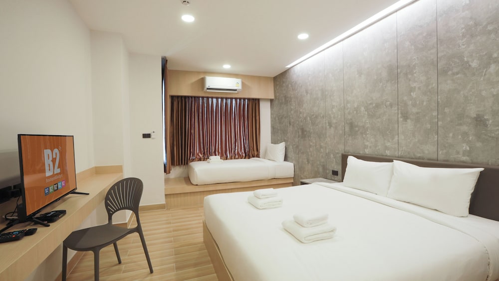 b2 bang saen premier hotel