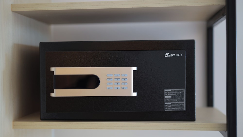 b2 bang saen premier hotel