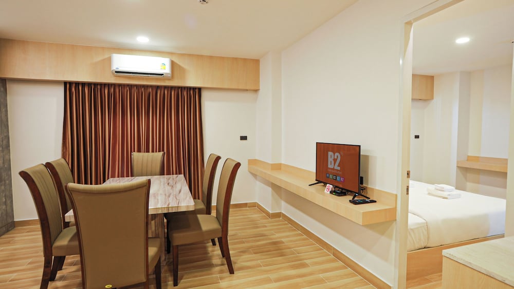 b2 bang saen premier hotel