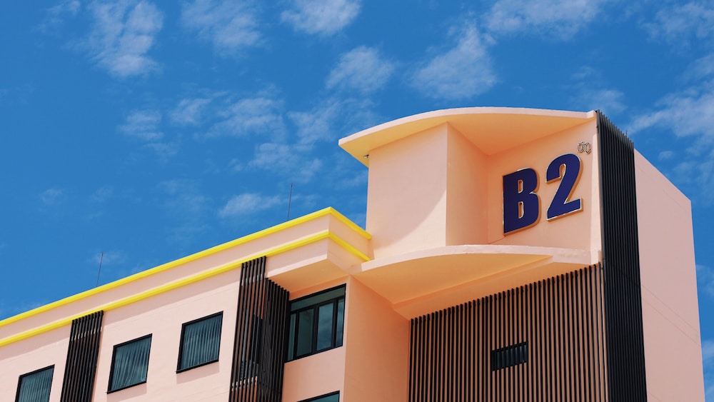 b2 bang saen premier hotel