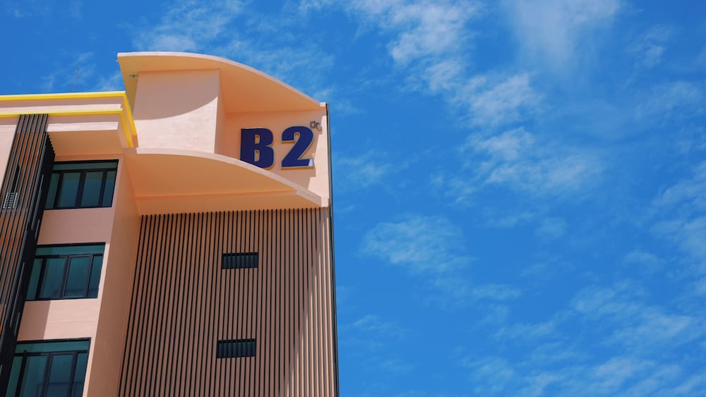 b2 bang saen premier hotel