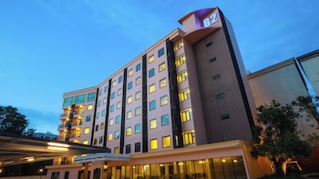 b2 bang saen premier hotel