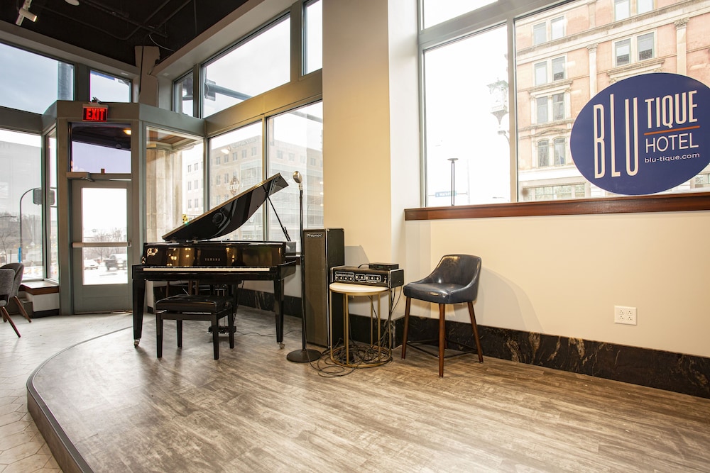 blu tique akron a tribute portfolio hotel
