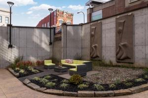 blu tique akron a tribute portfolio hotel