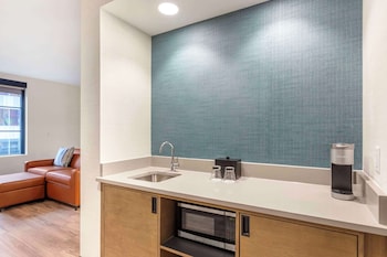 cambria hotel denver downtown rino