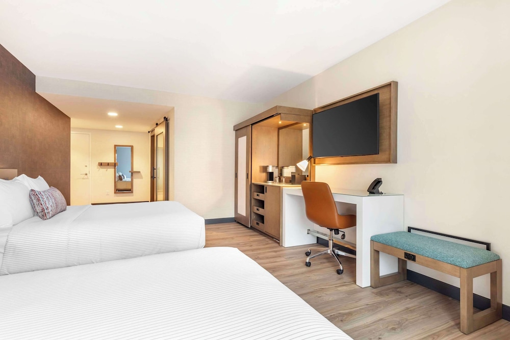 cambria hotel denver downtown rino