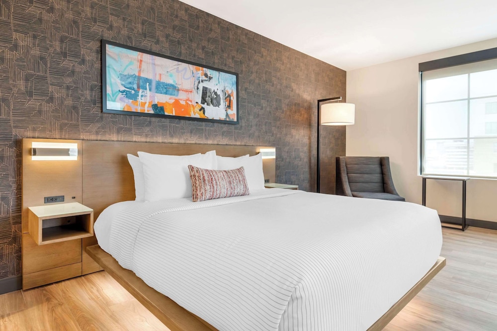 cambria hotel denver downtown rino
