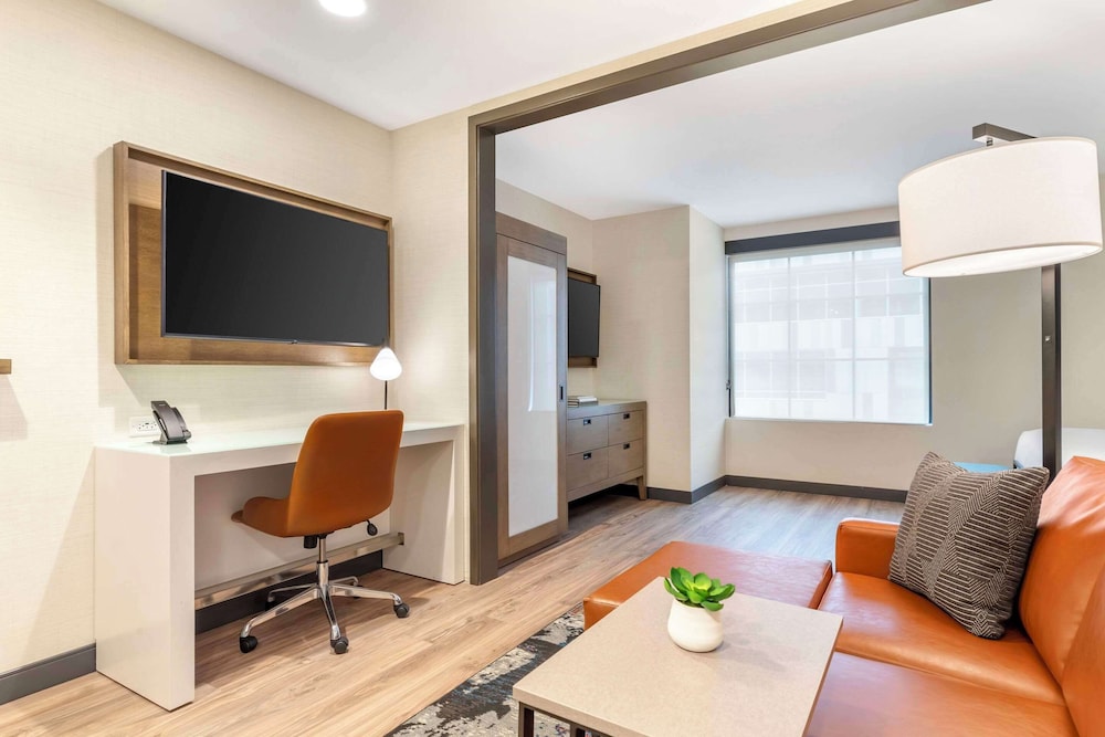 cambria hotel denver downtown rino