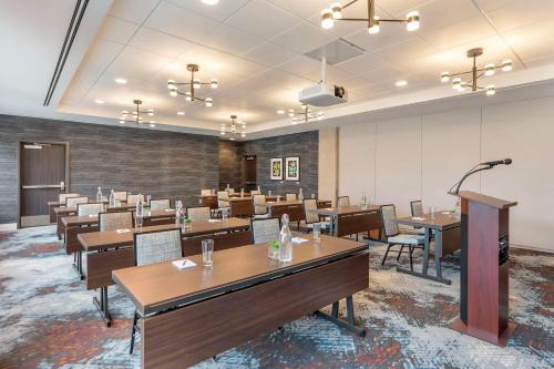 cambria hotel denver downtown rino