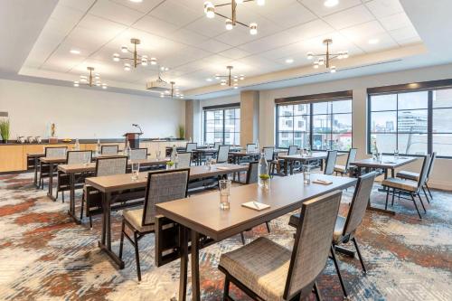 cambria hotel denver downtown rino