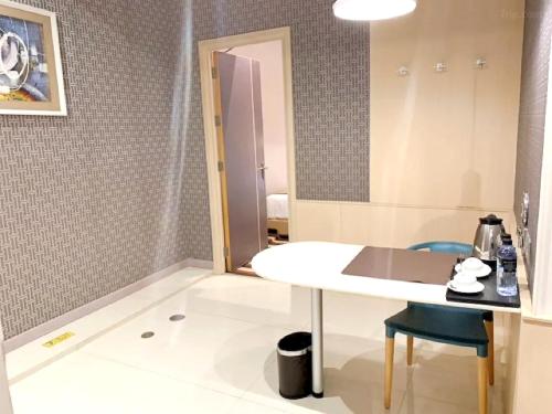 capital o 75451 podstel hostel bangkok