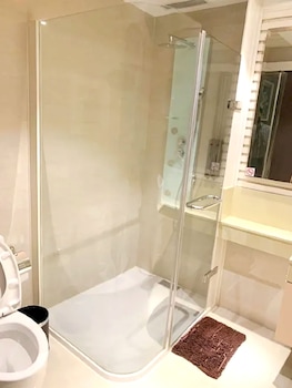 capital o 75451 podstel hostel bangkok