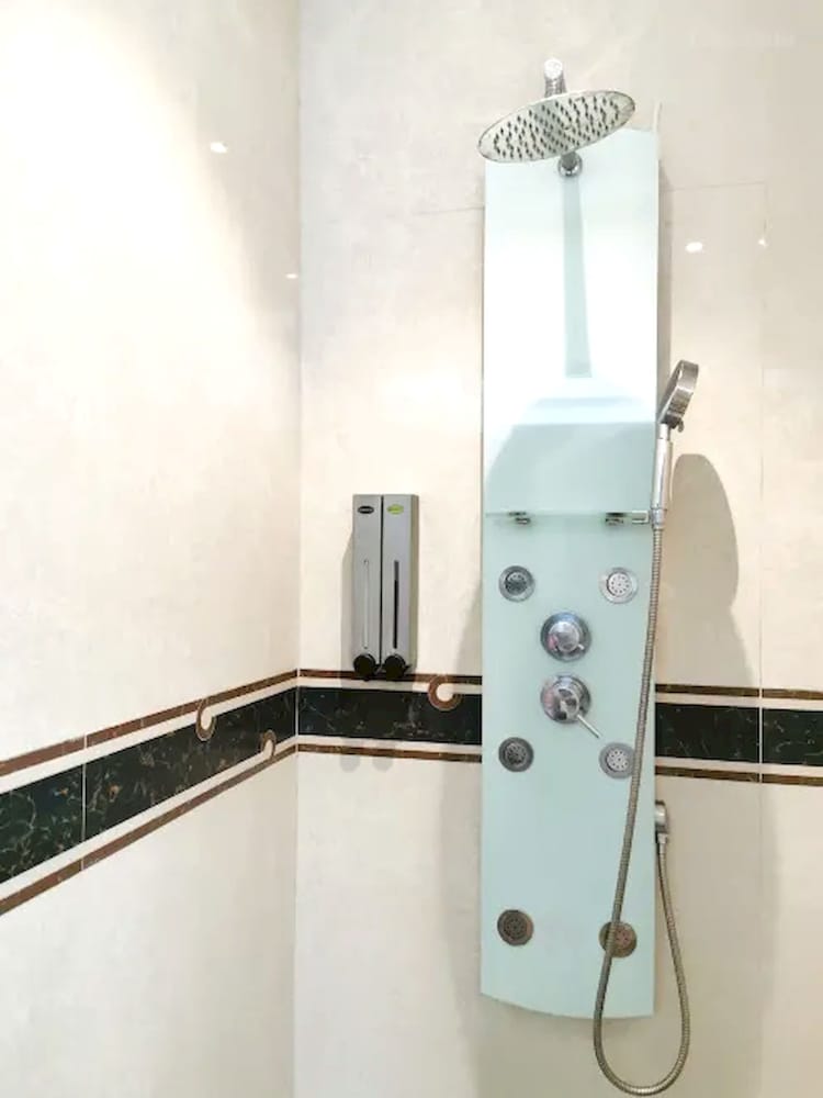 capital o 75451 podstel hostel bangkok