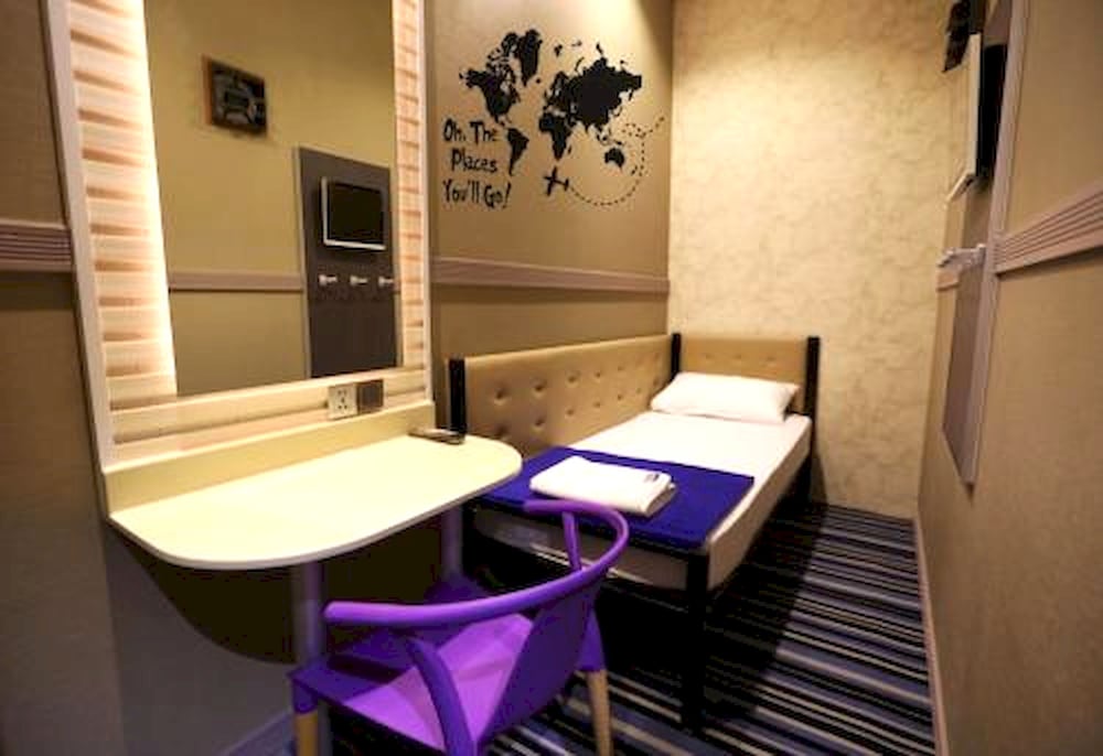 capital o 75451 podstel hostel bangkok