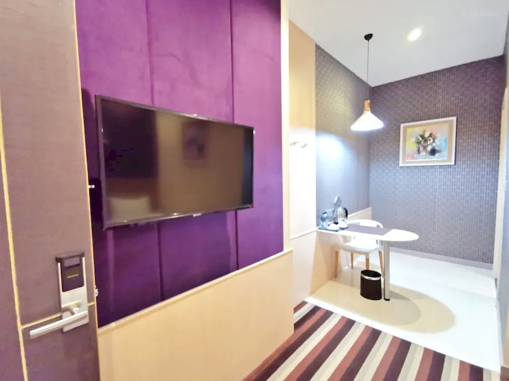 capital o 75451 podstel hostel bangkok