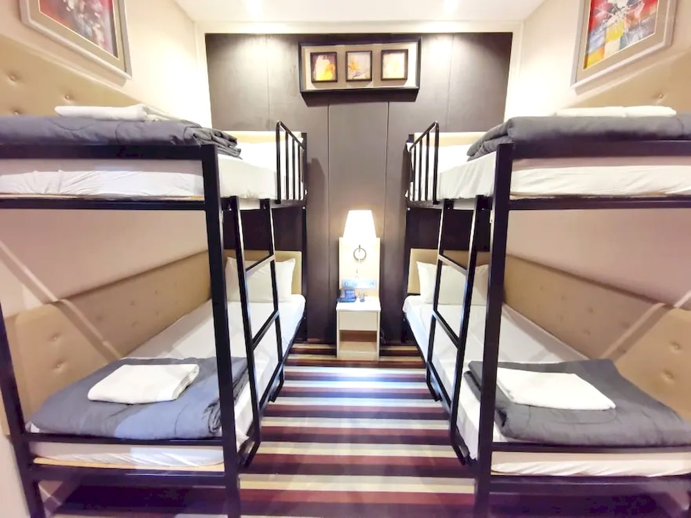 capital o 75451 podstel hostel bangkok
