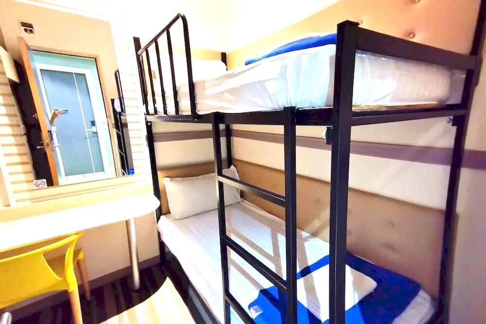 capital o 75451 podstel hostel bangkok