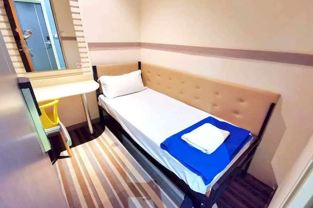 capital o 75451 podstel hostel bangkok