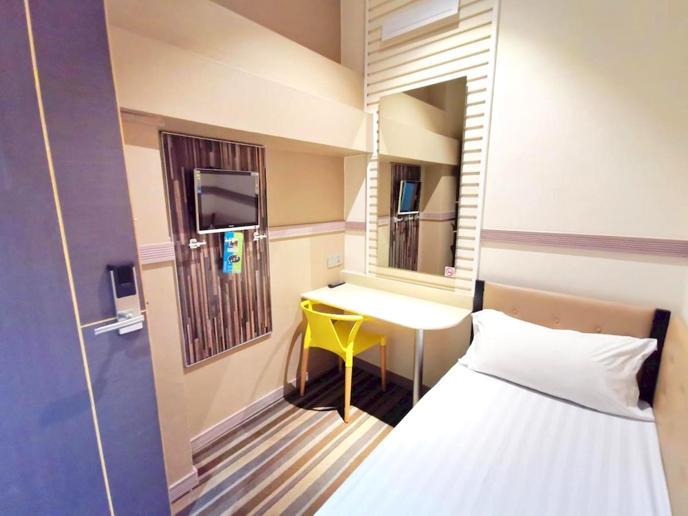 capital o 75451 podstel hostel bangkok