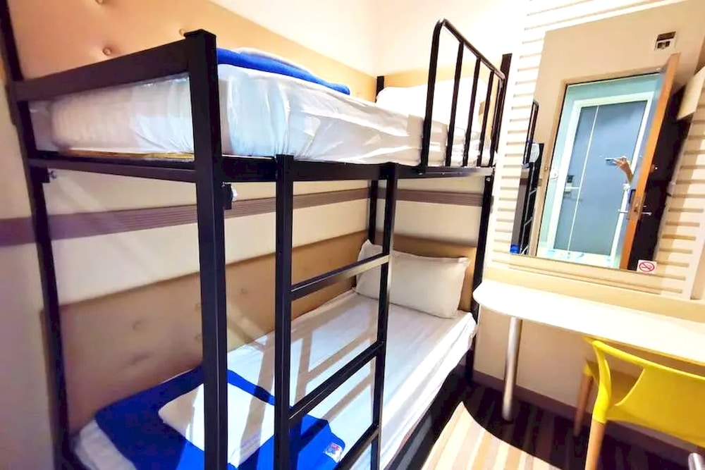 capital o 75451 podstel hostel bangkok