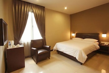 capital o 90767 rail hotel