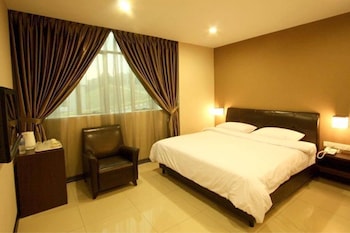 capital o 90767 rail hotel