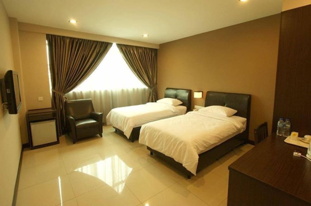 capital o 90767 rail hotel
