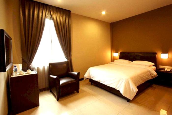 capital o 90767 rail hotel