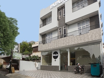 super oyo capital o 92066 papakoel hotel and cafe