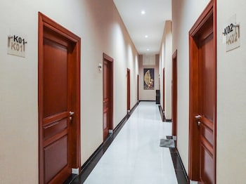 super oyo capital o 92066 papakoel hotel and cafe