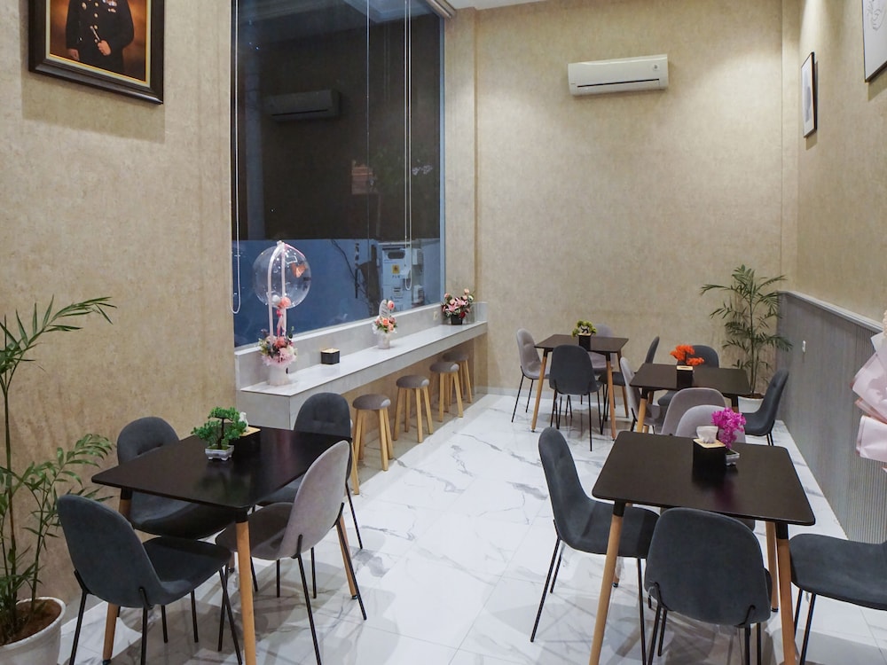 super oyo capital o 92066 papakoel hotel and cafe
