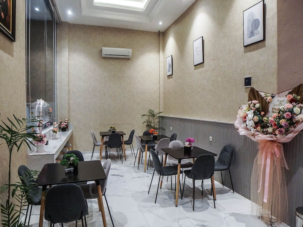 super oyo capital o 92066 papakoel hotel and cafe
